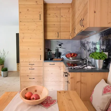 Hallerwirt Homes شقة *